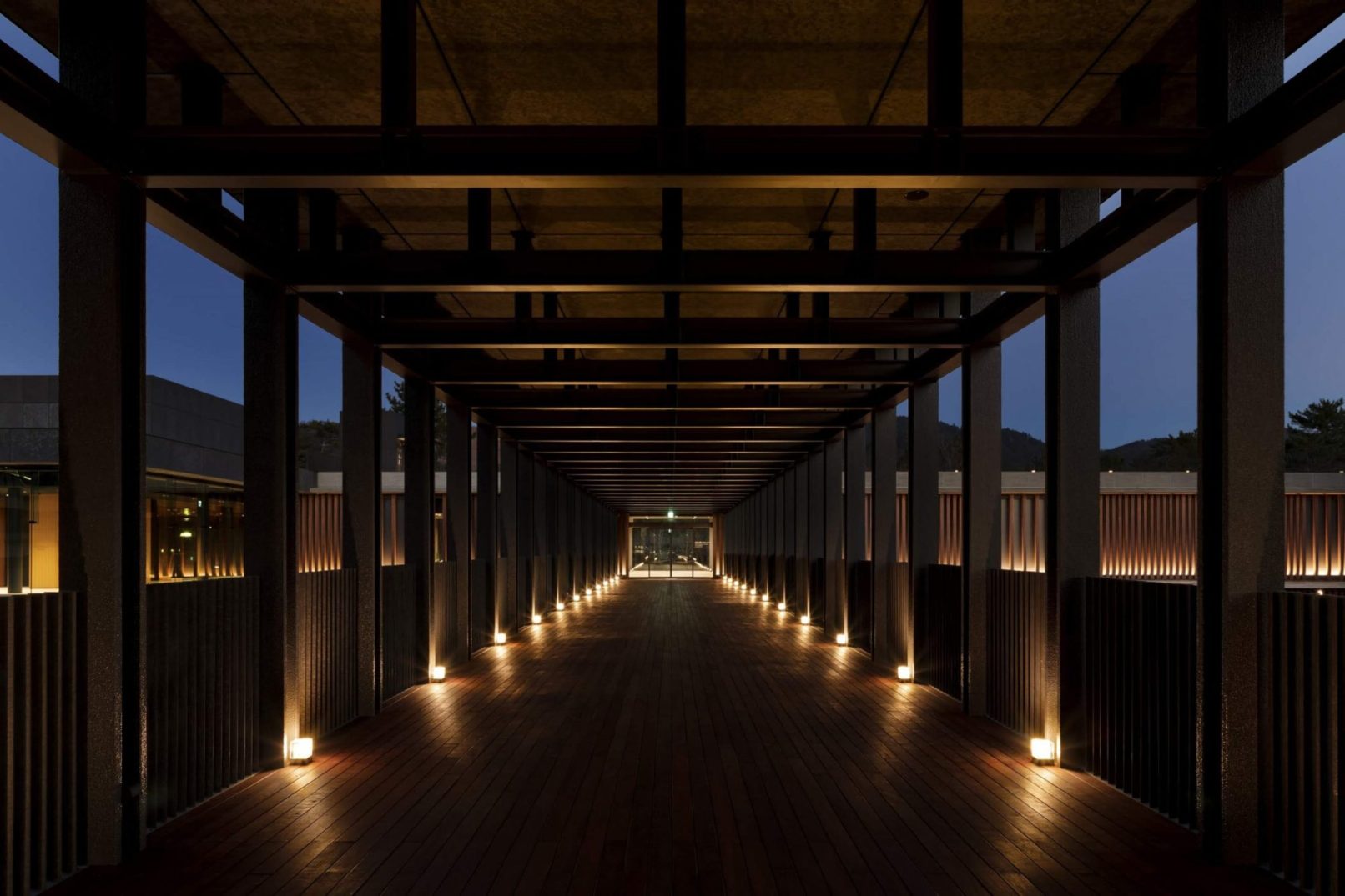 奈良公園バスターミナル_２階ブリッジ夜景