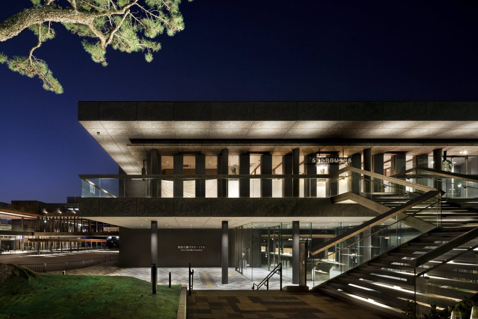 奈良公園バスターミナル_アプローチ夜景