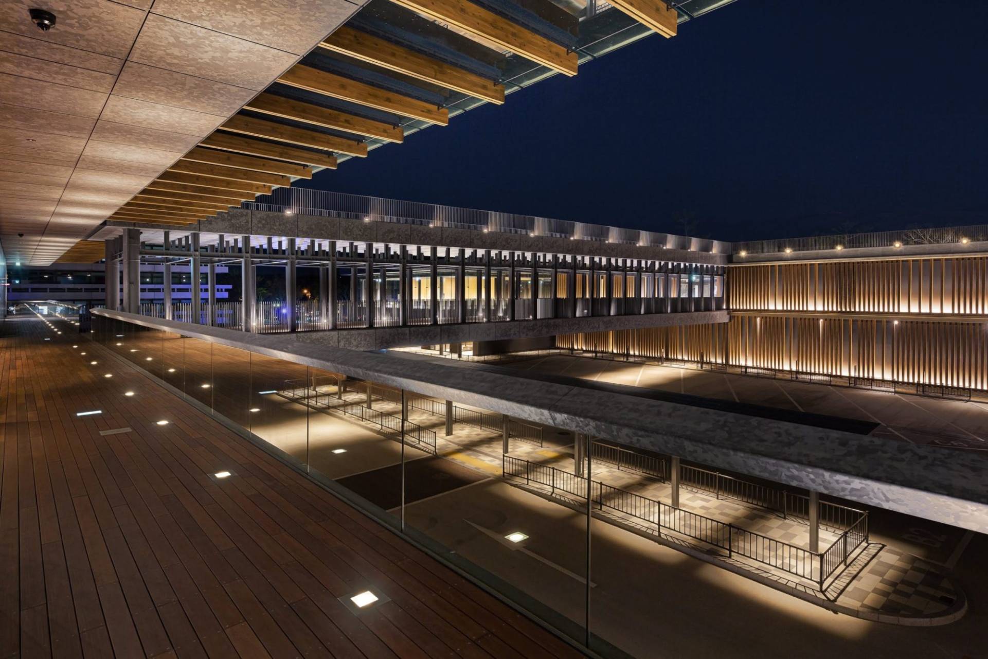 奈良公園バスターミナル_２階ブリッジ夜景